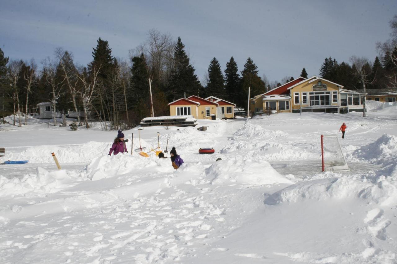 Auberge Et Chalets Sur Le Lac Lac-Mégantic Exterior foto